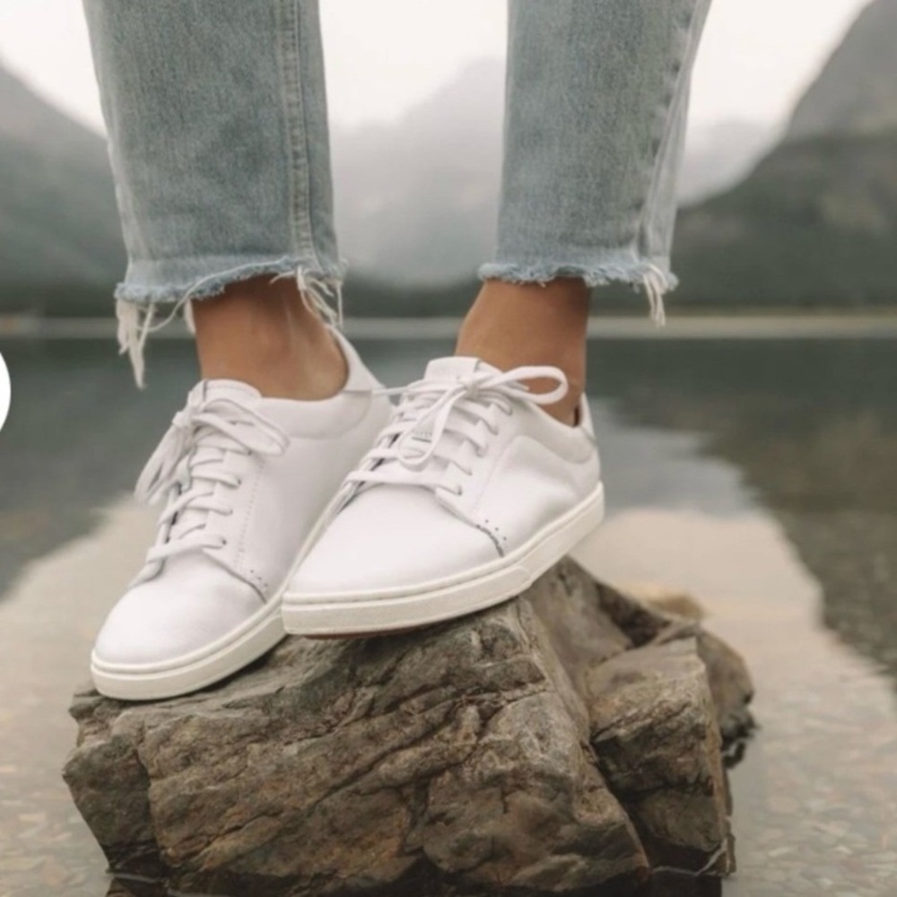 OluKai Pehuea Li 'Ili Women 8.5 White NEW Leather Everyday Sneakers 20433-4R4R